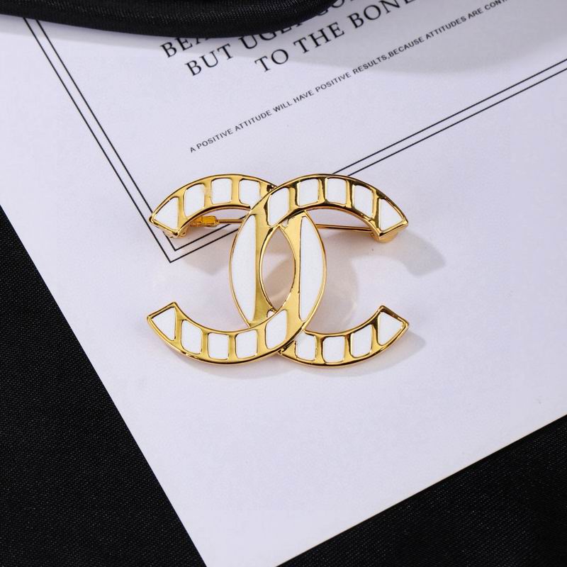 Chanel Brooch 04yxs20